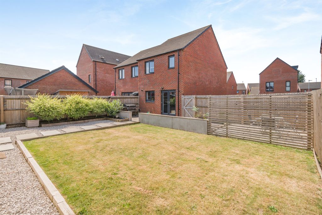 Property photo 2 of 25