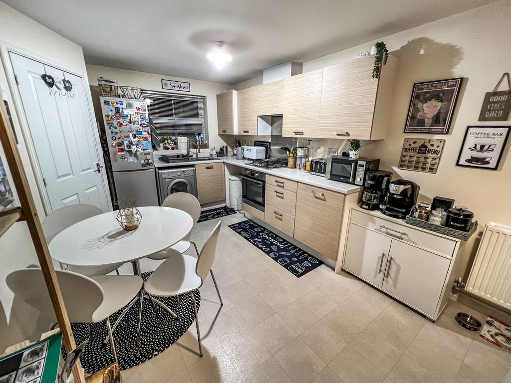 Property photo 2 of 17 Kitchen/Diner