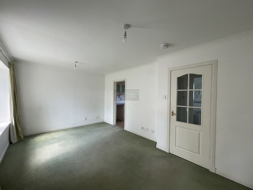 Property photo 2 of 11 Lounge A.Jpg