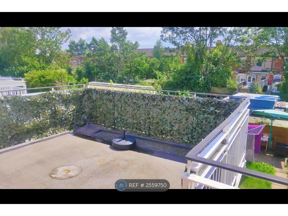 Property photo 2 of 10 Balcony