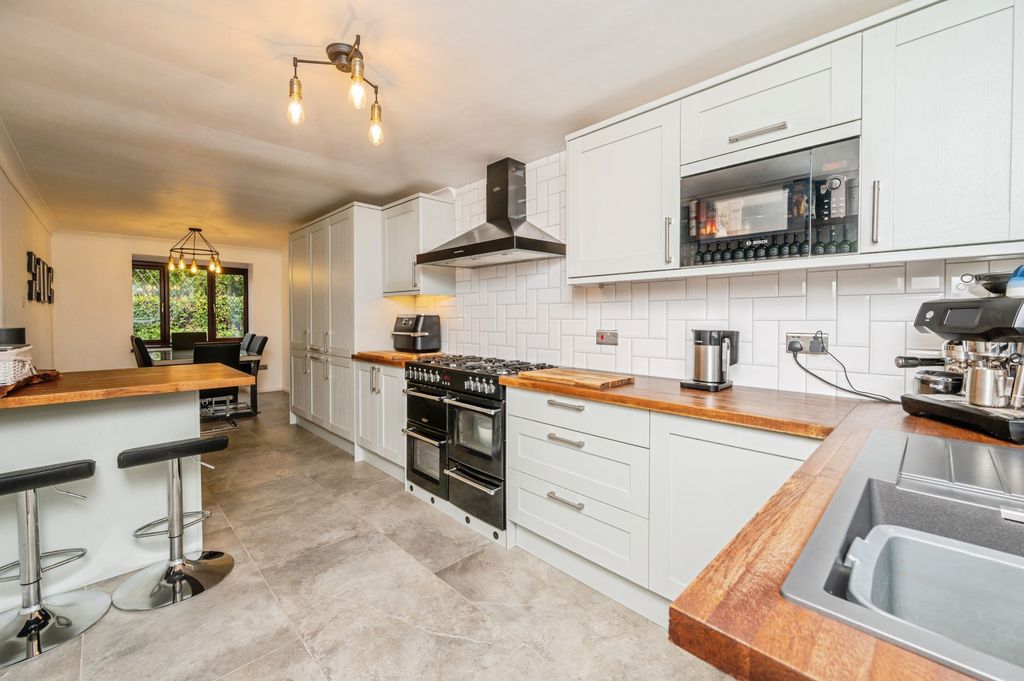 Property photo 2 of 16 Kitchen