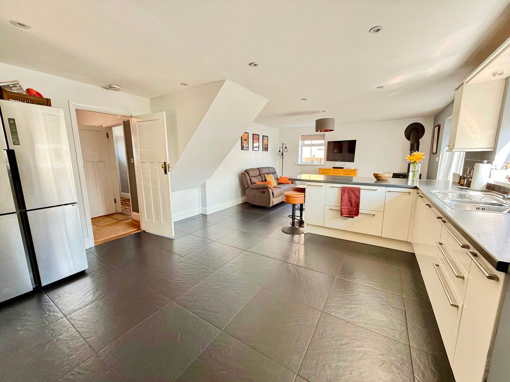 Property photo 3 of 39