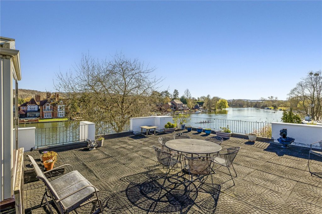 Property photo 3 of 16 Roof Terrace