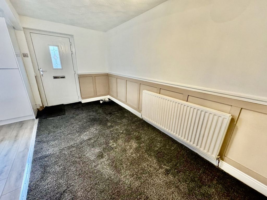 Property photo 2 of 16 226E9EE4-8Aa3-4Cda-83DC-25C0A07D5C84