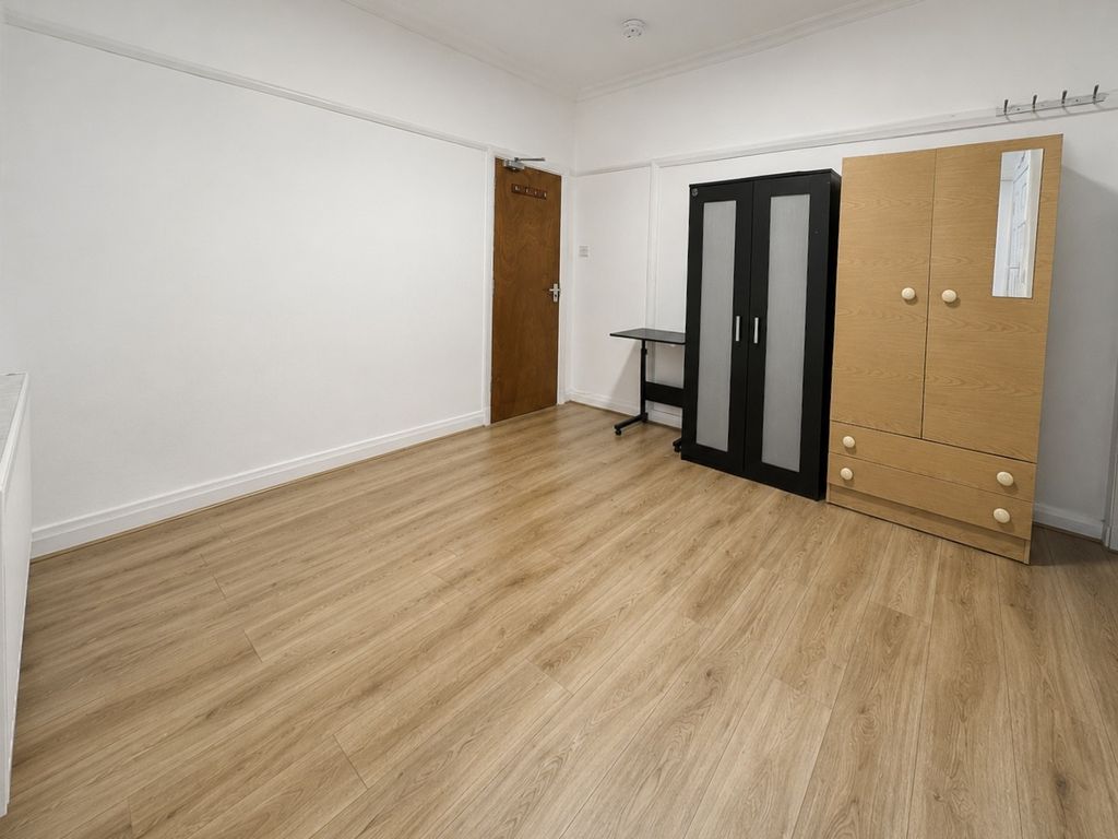Property photo 2 of 7 Room