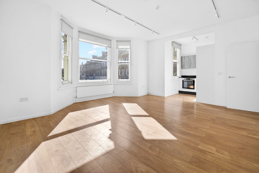 Property photo 2 of 16 Picture No. 11