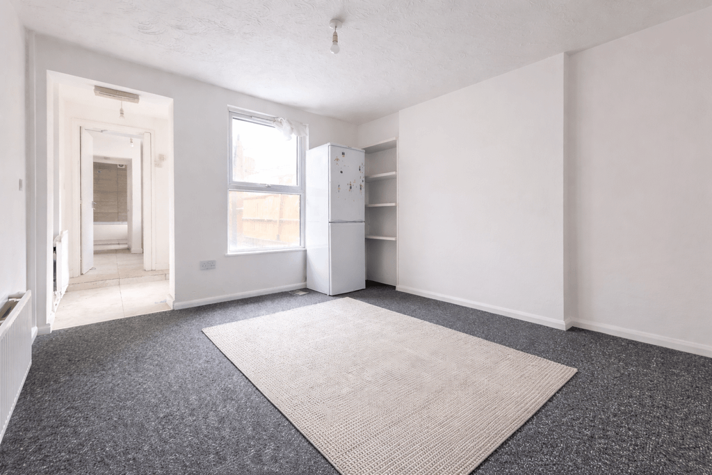 Property photo 2 of 22 Living Room