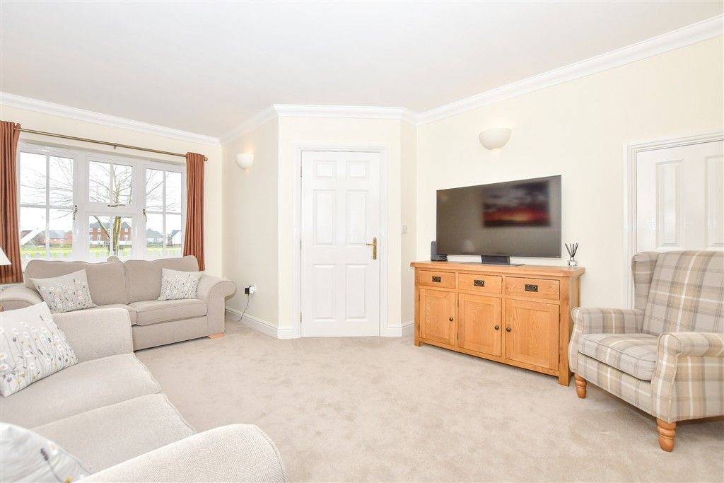 Property photo 2 of 15 Lounge