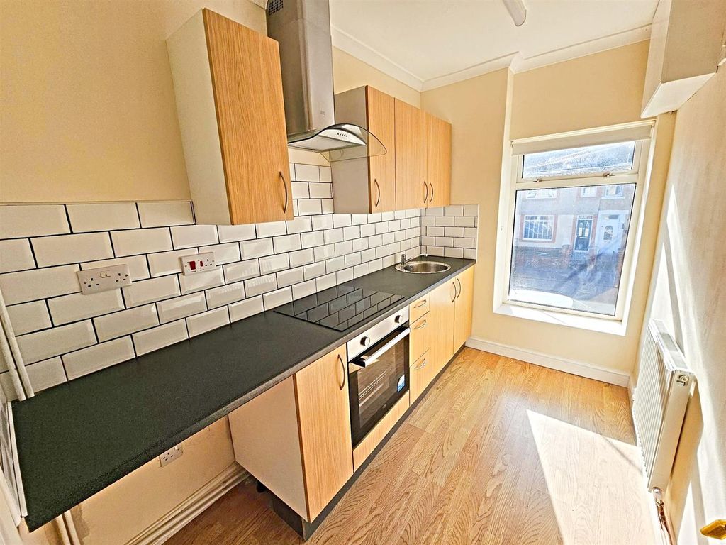 Property photo 3 of 6 Kitchen
