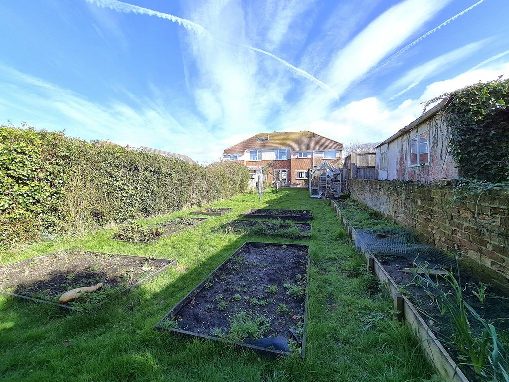 Property photo 2 of 33