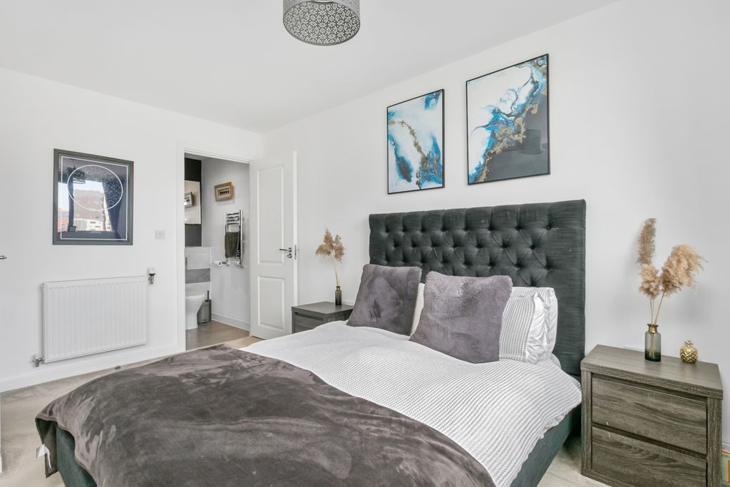 Property photo 2 of 12 Master Bedroom