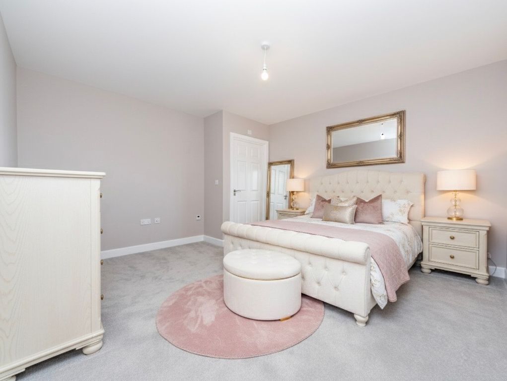 Property photo 3 of 10 Bedroom