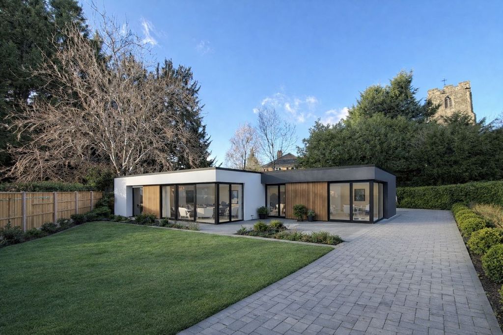 Property photo 1 of 5