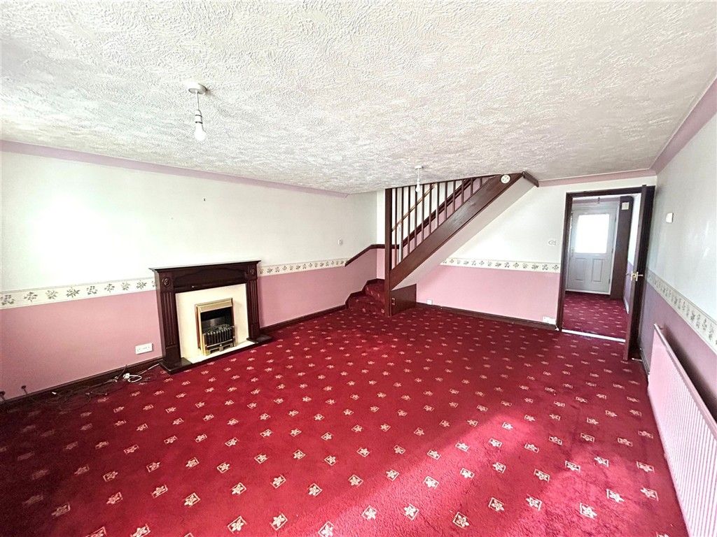 Property photo 1 of 10 N Lounge