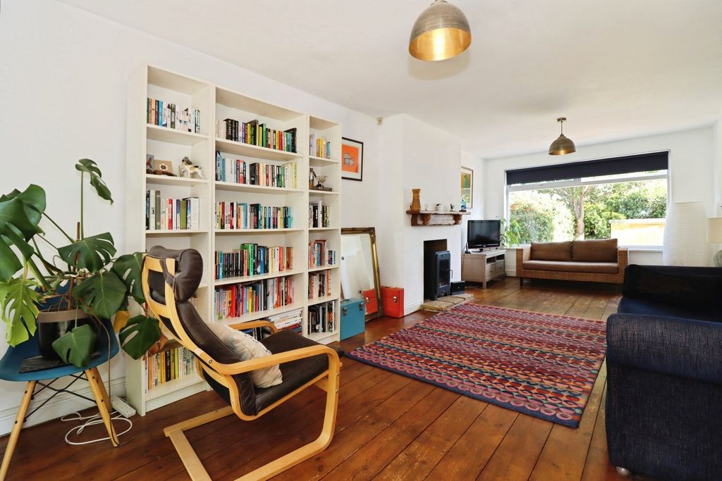 Property photo 2 of 16 Pbox-Img.Jpg