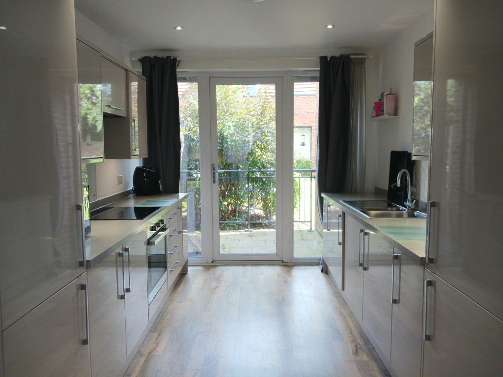 Property photo 2 of 7 Kitchen