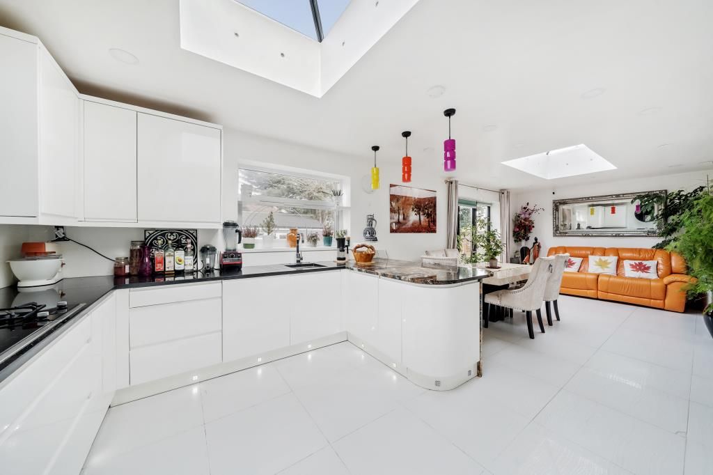 Property photo 2 of 23 Kitchen