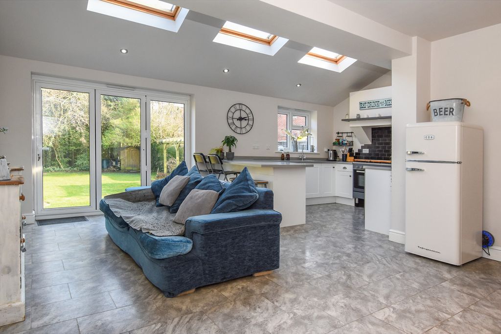 Property photo 2 of 30