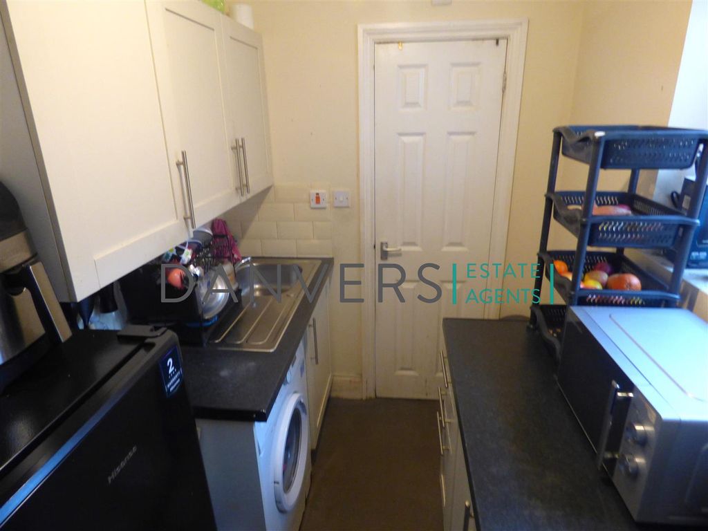 Property photo 2 of 4 Kitchen 1.Jpg