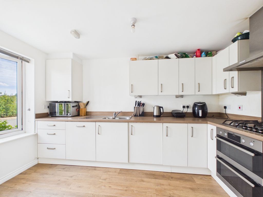Property photo 2 of 14 Kitchen 1