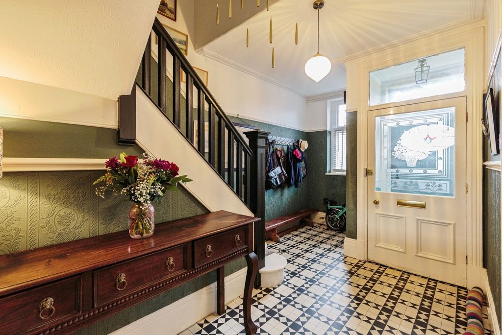 Property photo 3 of 31 Pbox-Img.Jpg