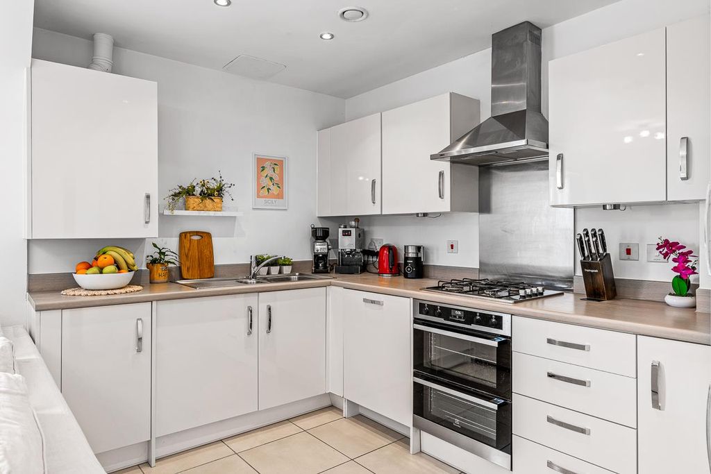 Property photo 3 of 15 Kingsmead-Small-4.Jpg