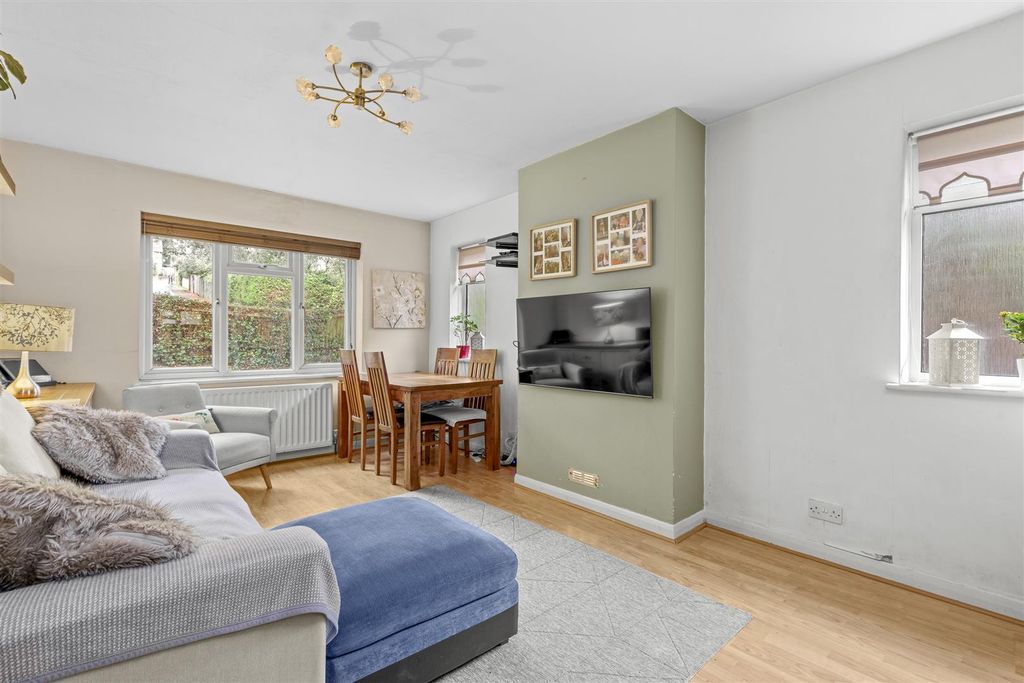 Property photo 3 of 13 10 Rectory Avenue, Hp13 6Hw-2.Jpg