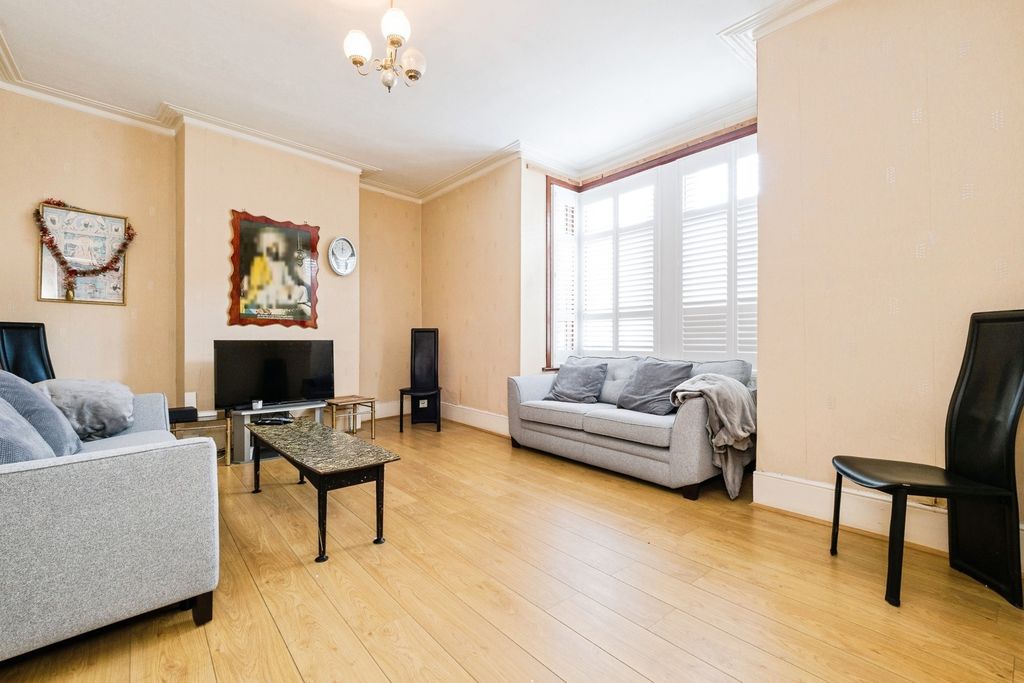 Property photo 2 of 17 Pbox-Img.Jpg