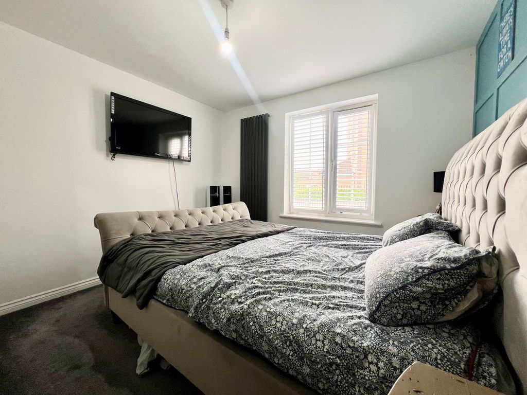 2 bed flat for saleDiamond Drive, Didcot OX11 photo 5