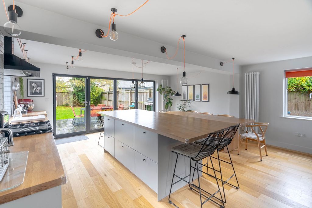 Property photo 2 of 22