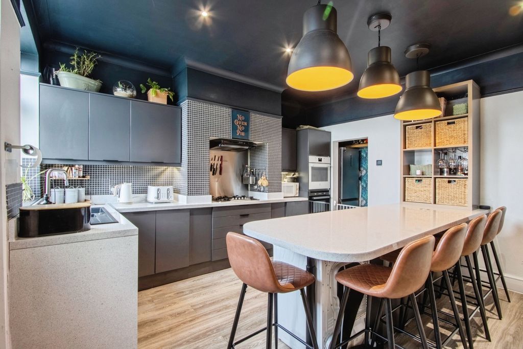 Property photo 3 of 17 Pbox-Img.Jpg