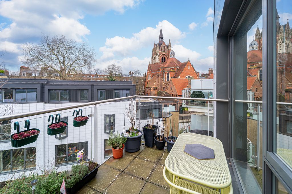 Property photo 3 of 12