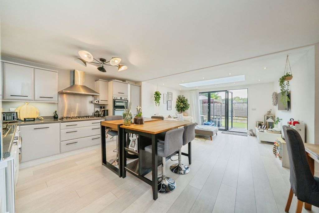 Property photo 2 of 31 Kitchen