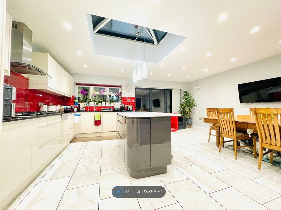 Property photo 2 of 19 Open Kitchen/Dining 6.0x6.0m (19'7X19'7)
