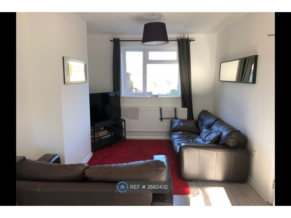 Property photo 3 of 12 Lounge