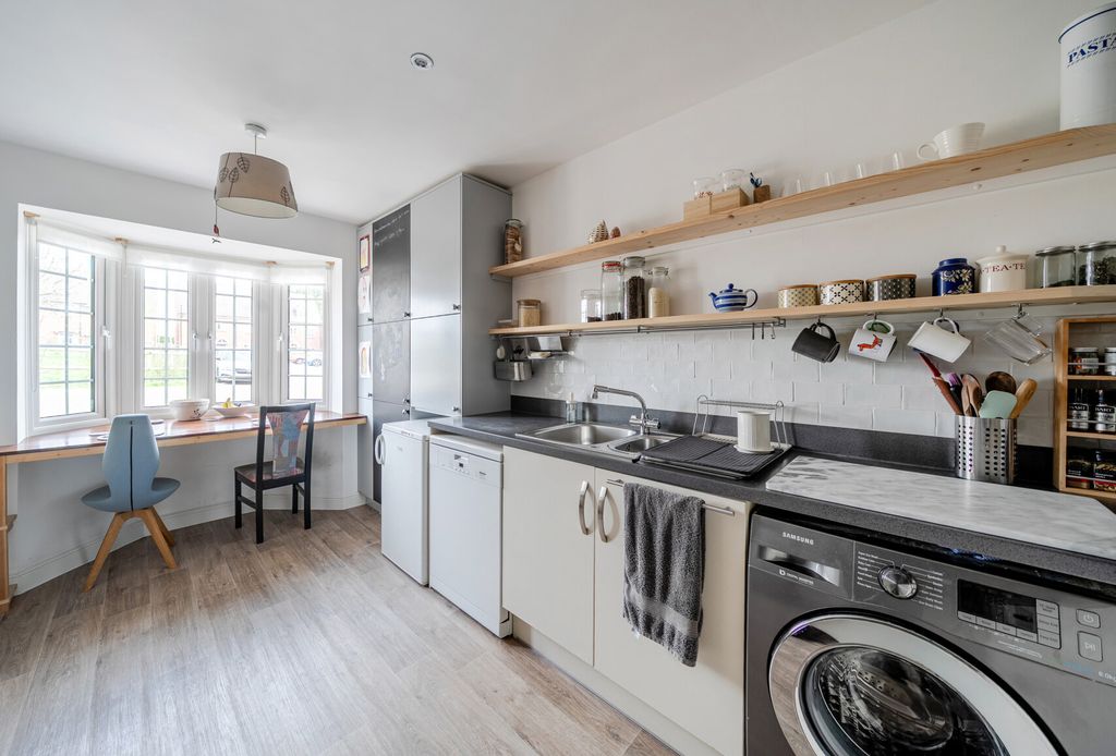 Property photo 2 of 15 1432170-15-69c153...