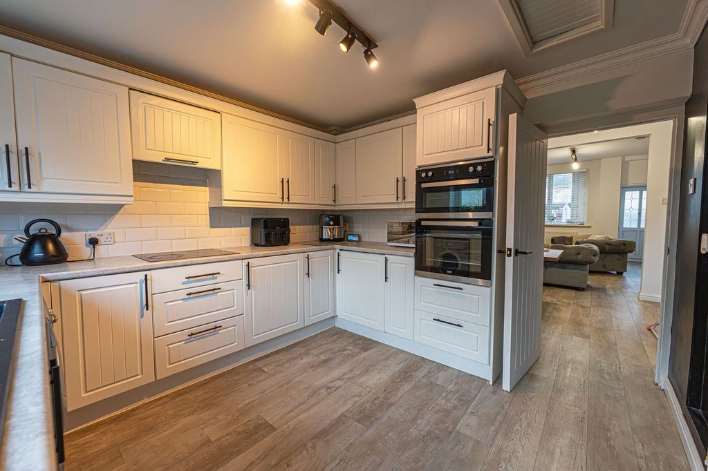 Property photo 3 of 26