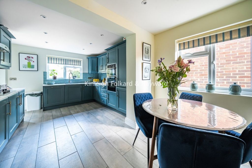 Property photo 2 of 14 Badc613d-Dde5-4c30-9