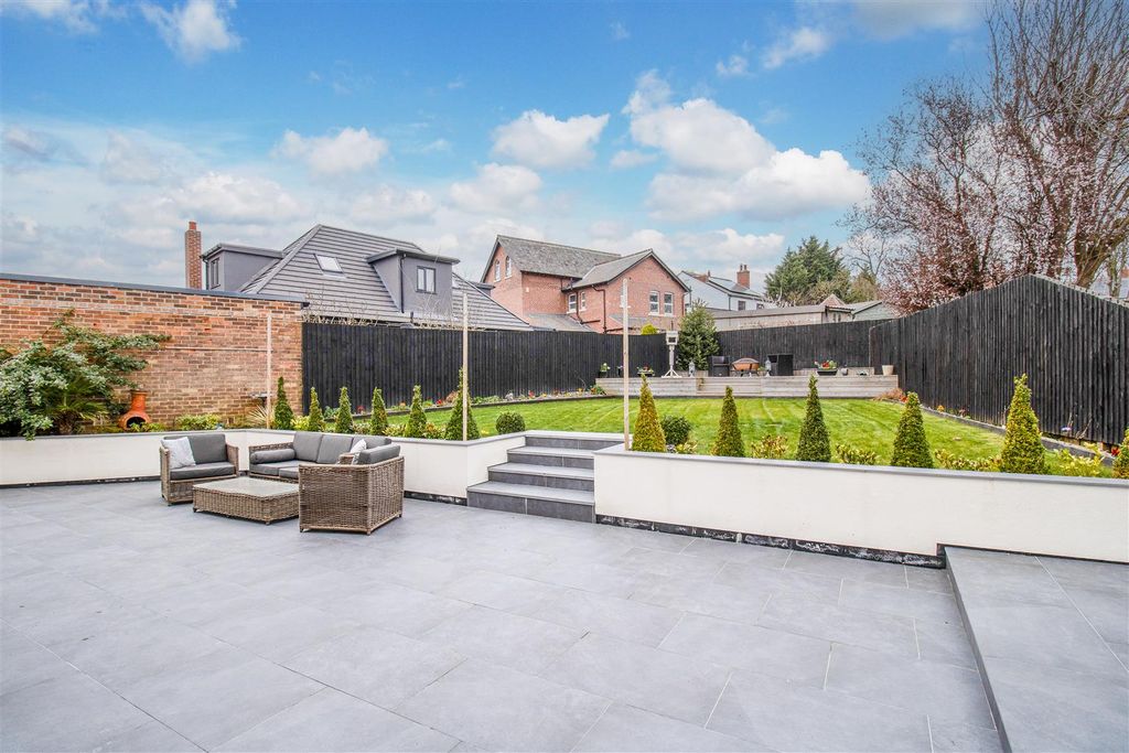 Property photo 3 of 26 Outside