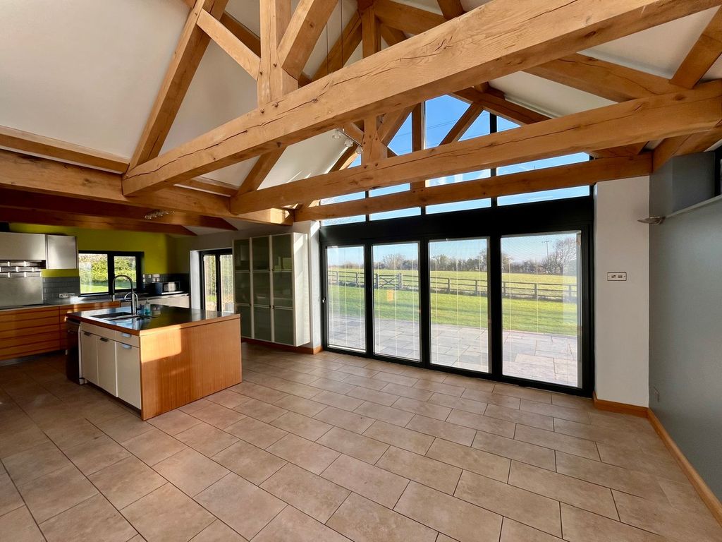 Property photo 2 of 32
