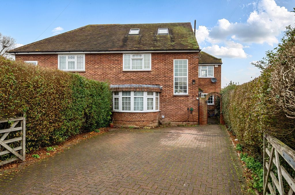 Property photo 1 of 17 1395679-19-695Fb0...