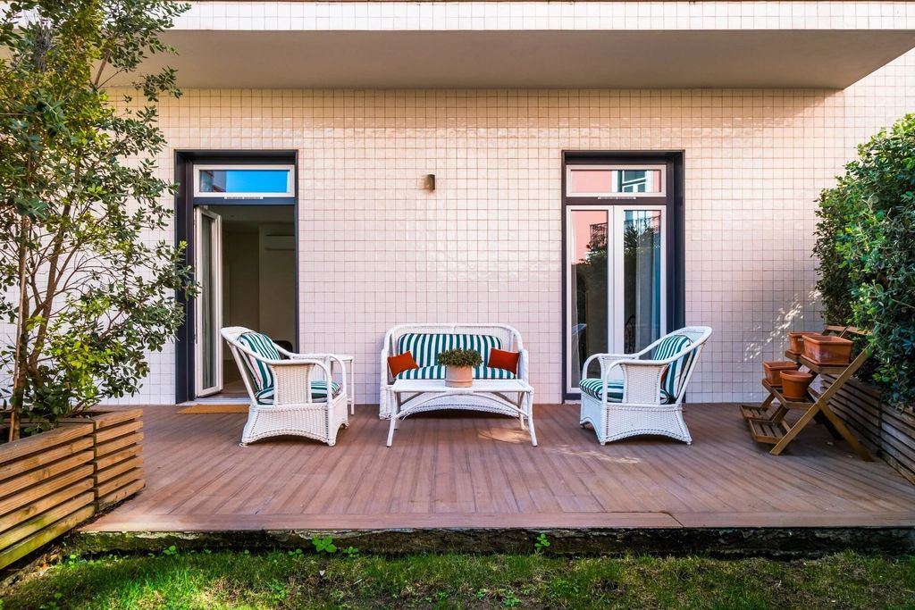 Property photo 1 of 19 Private Garden And Parking