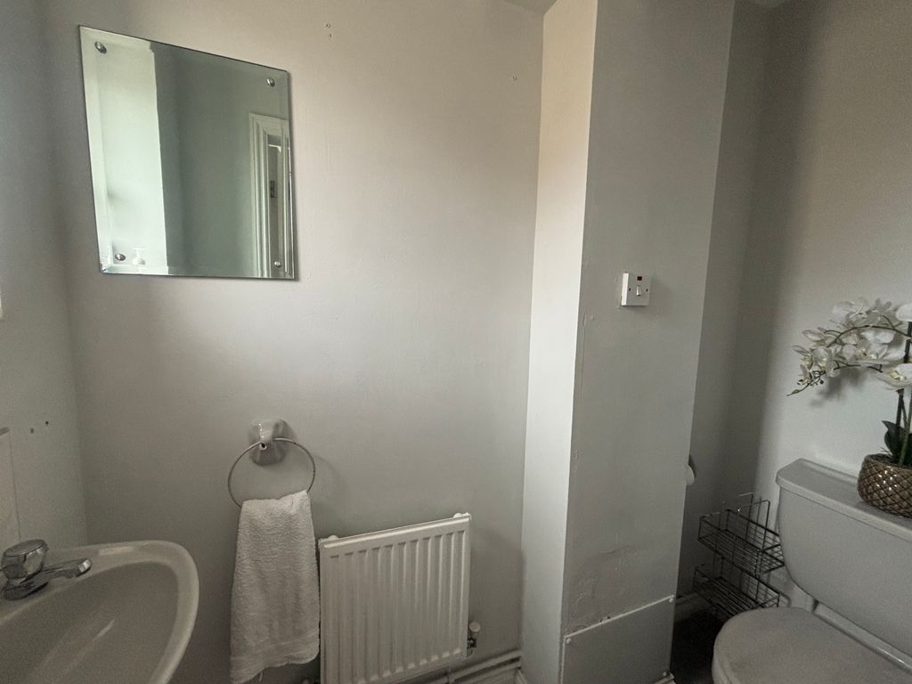 Property photo 2 of 9 Cloakroom/wc