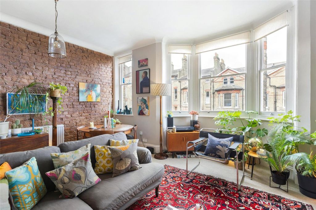 Property photo 2 of 17 Reception