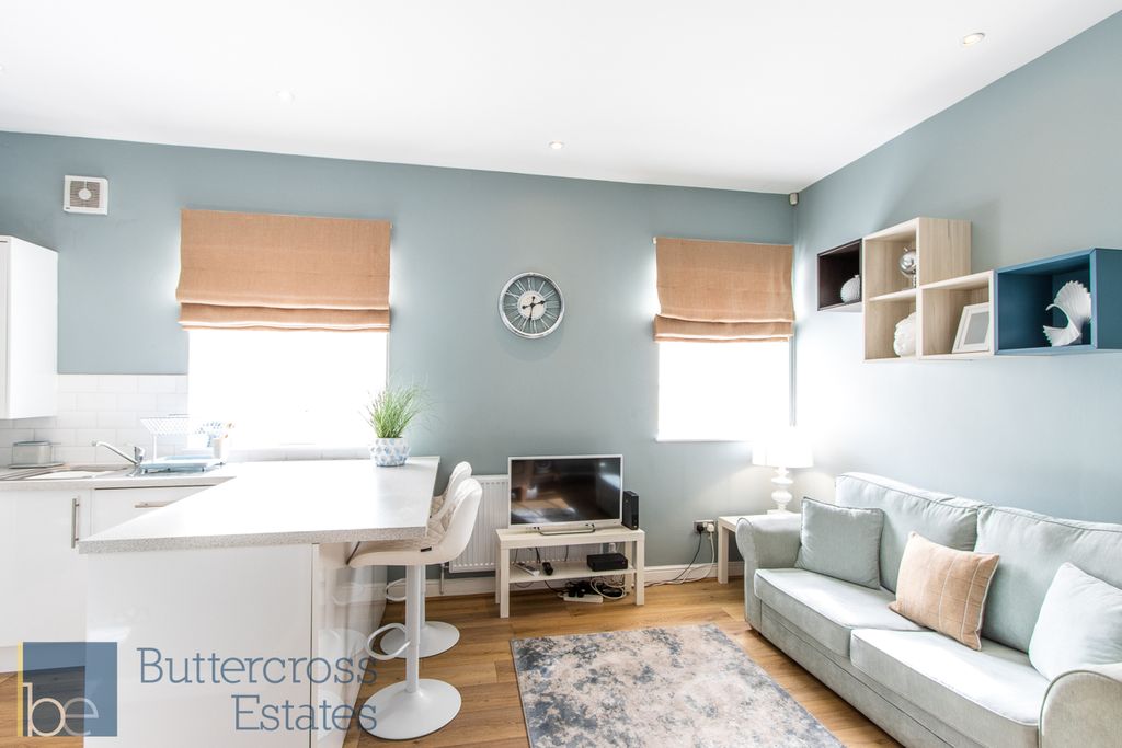 Property photo 2 of 11 Living Room