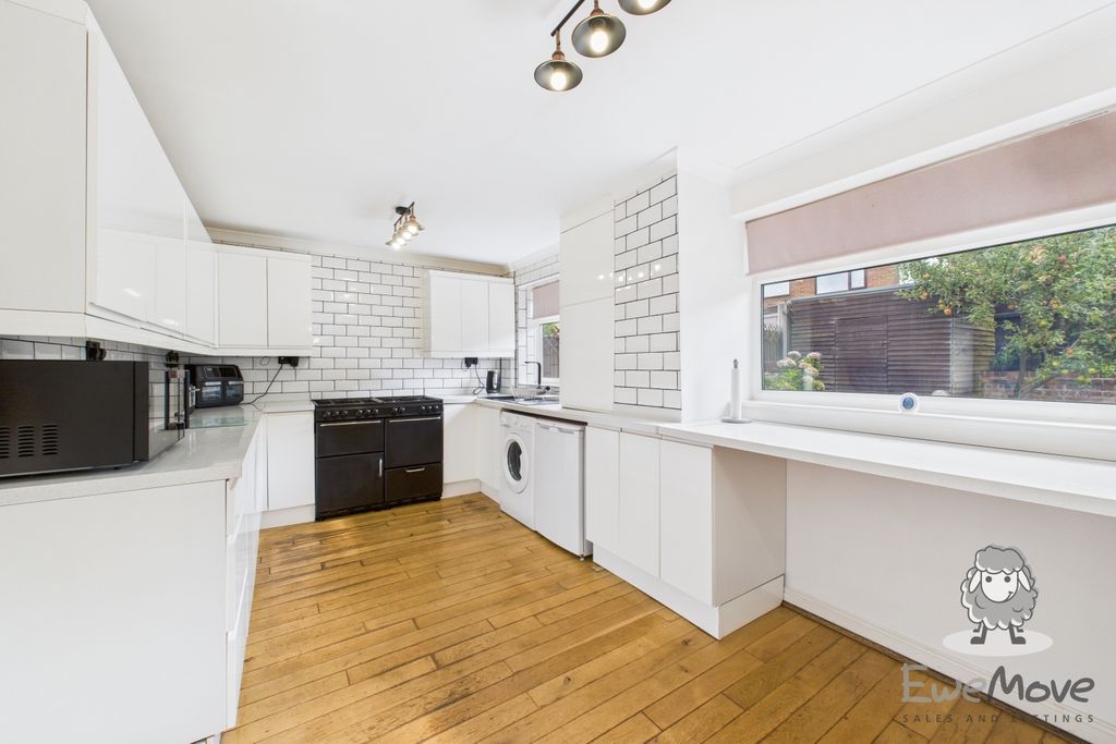 Property photo 3 of 11 8