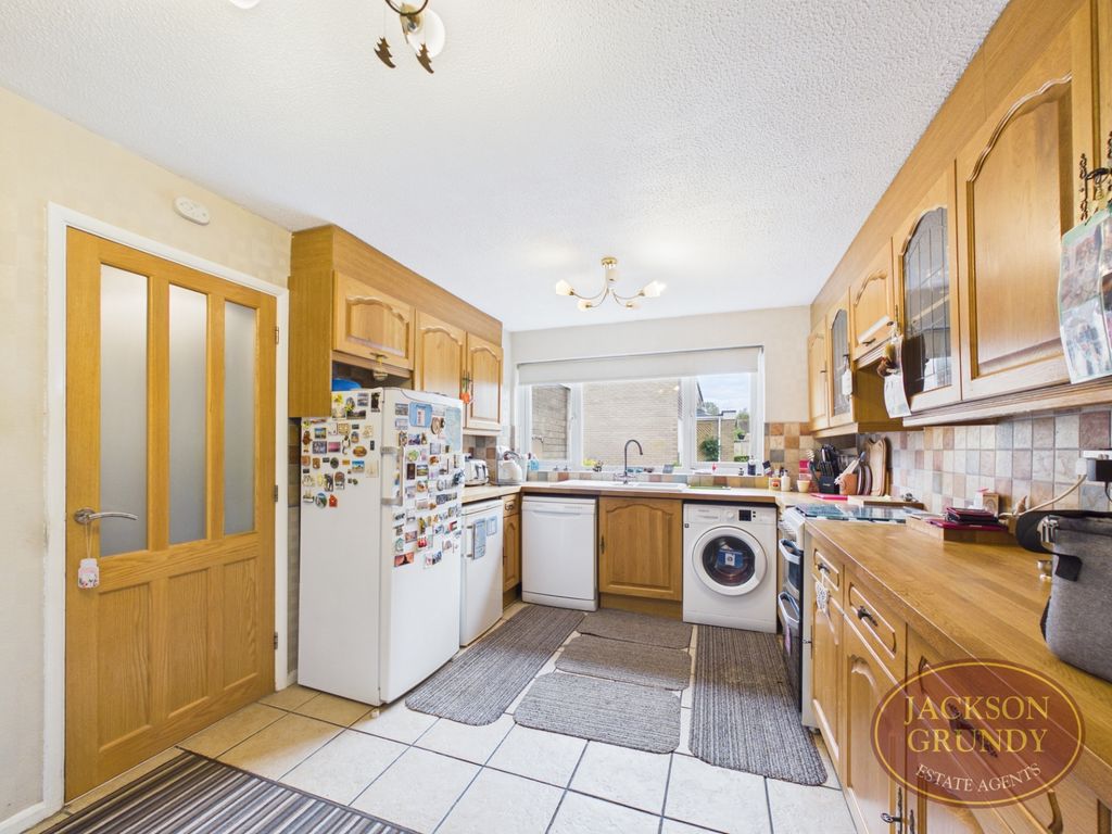 Property photo 2 of 14 Knights Court