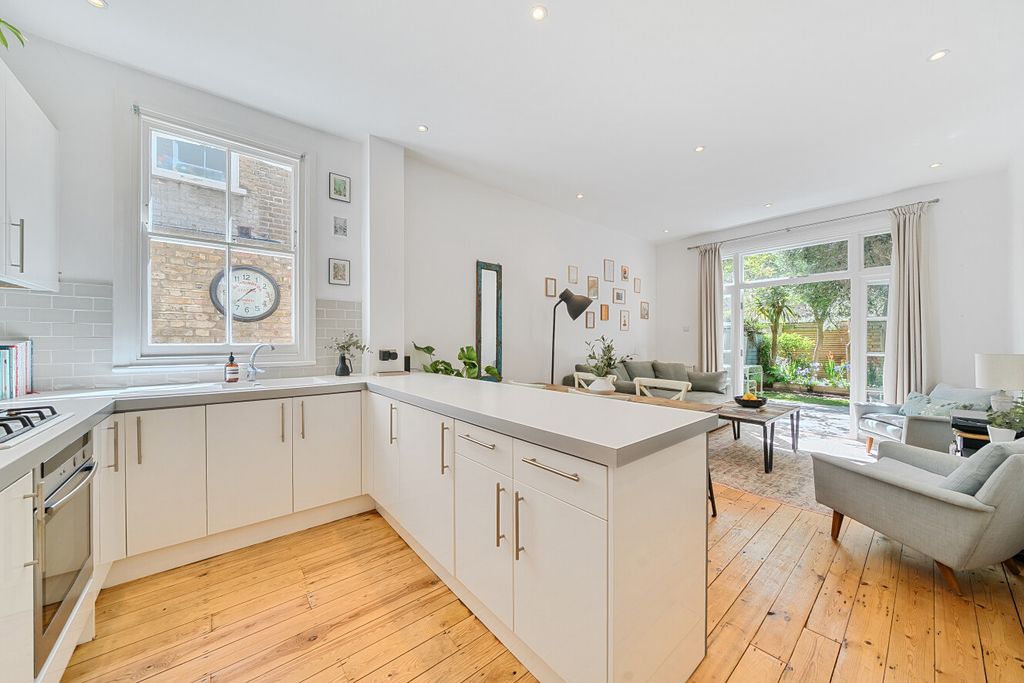 Property photo 2 of 19 27-6A73418A3d4c1-...