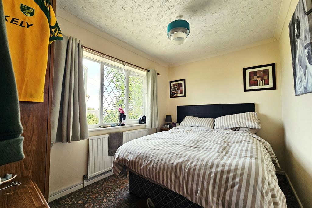 Property photo 2 of 18