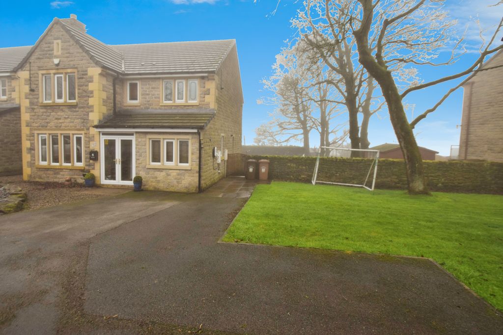 Property photo 1 of 30